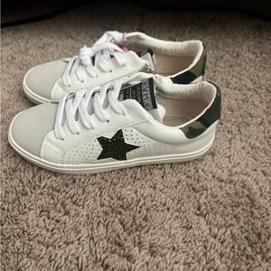 Vintage Havana shoes for girls size 5 youth